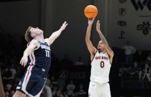 Lewis membuat tujuh lemparan tiga angka saat Saint Mary mengalahkan No. 9 Gonzaga 70-59 untuk berbagi gelar musim reguler WCC