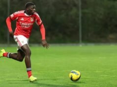 Sebuah pukulan besar bagi Barcelona karena pemain berusia 18 tahun itu berkomitmen pada kontrak baru dengan klub saat ini