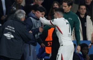 Sikap Pedro Neto setelah bintang Chelsea meninggalkan ball boy PSG membutuhkan bantuan | Sepak Bola | olahraga