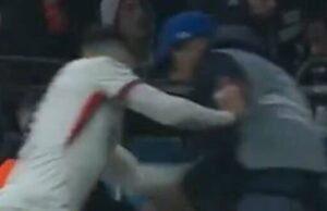 UEFA mengeluarkan pernyataan Pedro Neto setelah bintang Chelsea mendorong ball boy | Sepak Bola | olahraga