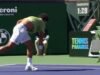 Bintang Indian Wells itu menghancurkan pemukulnya dan membuangnya ke tempat sampah dalam ledakan yang berapi-api. Tennis | olahraga
