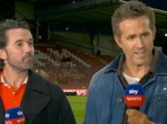 Panggilan telepon canggung David Beckham ke Ryan Reynolds selama pertandingan langsung di Wrexham | Sepak Bola | olahraga