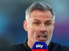 Jamie Carragher menangani Guglielmo Vicario setelah gol Liverpool | Sepak Bola | olahraga