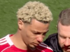 Hugo Ekitike yang menangis tertatih-tatih saat pertandingan Liverpool v Brighton | Sepak Bola | olahraga