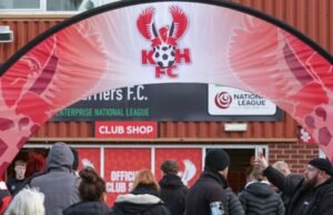 Pertandingan non-liga ditinggalkan karena dua pemain meninggalkan stadion dengan ambulans | Sepak Bola | olahraga