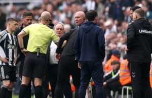 Newcastle vs Sunderland ditangguhkan karena tuduhan rasisme, wasit mengambil tindakan | Sepak Bola | olahraga