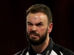 Bintang dart yang melakukan dua dart sembilan dalam satu hari melihat pekerjaan truk | Lainnya | olahraga