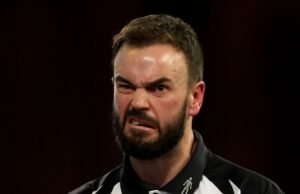 Bintang dart yang melakukan dua dart sembilan dalam satu hari melihat pekerjaan truk | Lainnya | olahraga