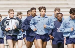 Bintang Inggris yang menjadi tukang pos harus menjual memorabilia pensiun | Sepak Bola | olahraga