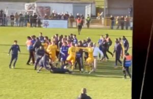 Pertandingan sepak bola berakhir dengan tawuran massal dengan para pemain ‘berusaha membunuh satu sama lain’ | Sepak Bola | olahraga