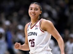 34 poin Fudd dan delapan lemparan tiga angka mendorong UConn melewati Syracuse dan masuk ke Sweet 16 untuk tahun ke-32 berturut-turut