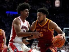 Bradley mencetak 17 poin saat No. 2 Arizona mengamankan gelar 12 Besar dengan kemenangan 73-57 atas No. 6 Iowa St