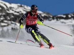 Juara Olimpiade Shiffrin mendominasi tahap pertama slalom kedua dari belakang, tetapi pesaing utamanya Aicher berada di posisi kedua