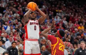 Jaden Bradley dari Arizona No. 2 mengejutkan Iowa State No. 7 dengan buzzer-beater untuk melaju ke Final 12 Besar