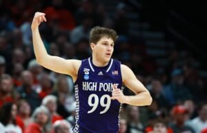 Chase Johnston belum pernah melakukan tembakan 2 angka sepanjang musim. Layupnya memberi High Point kemenangan March Madness