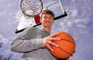 Seorang siswa kelas delapan dari Pittsburgh sendirian dengan Turnamen NCAA wanita yang sempurna