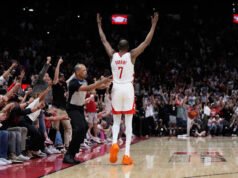 Kevin Durant melewati Michael Jordan untuk naik ke posisi kelima dalam daftar pencetak gol NBA dalam kemenangan Rockets