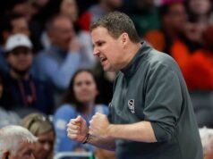 LSU memecat pelatih bola basket putra Matt McMahon dan menandatangani perjanjian untuk mempekerjakan kembali Will Wade