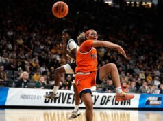 Virginia menjadi tim Empat Pertama pertama yang mencapai Sweet Sixteen setelah kemenangan ganda PL 83-75 atas Iowa