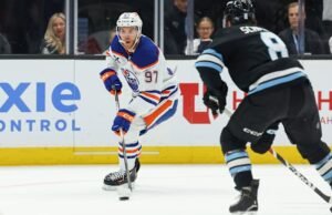 McDavid mencetak dua gol, memberinya 401 gol dalam karirnya dan 1.200 poin saat Oilers mengalahkan Mammoth 5-2