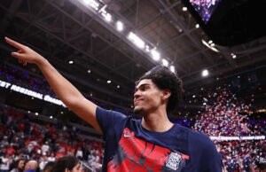 Mahasiswa baru Koa Peat membantu memimpin Arizona ke Final Four March Madness