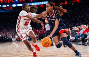 UConn tetap menjadi unggulan No. 1 di AP Top 25 menjelang postseason; diikuti oleh UCLA, Carolina Selatan