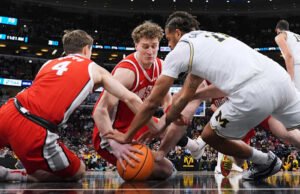 Aday Mara membantu No. 3 Michigan mengalahkan Ohio State 71-67 di Turnamen Sepuluh Besar