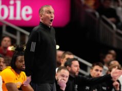 Arizona State tidak memperbarui kontrak pelatih Bobby Hurley setelah 11 musim naik turun