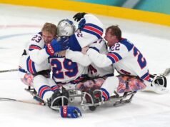 Amerika Serikat mengalahkan Kanada di final para-hoki es, menyelesaikan sapu bersih bersejarah di Olimpiade dan Paralimpiade