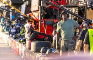 IndyCar dan NASCAR bekerja sama untuk menjadi pemimpin ganda gurun pasir saat kedua seri memulai musim dengan baik