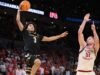 Hampir menjadi buzzer-beater terhebat sepanjang masa? Tyler Tanner dari Vanderbilt mengalahkan pergantian setengah lapangan