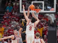 Fred Hoiberg dari Nebraska menyalahkan fakta bahwa empat pemain berada di lapangan, yang menyebabkan keranjang Iowa yang kritis