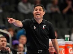 Cincinnati memecat pelatih bola basket putra Wes Miller, kata sumber AP