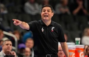 Cincinnati memecat pelatih bola basket putra Wes Miller, kata sumber AP
