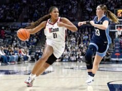 Rekan satu tim UConn Sarah Strong dan Azzi Fudd menjadi headline penghargaan tim utama AP All-America