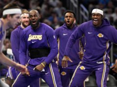 Menurut liga, LeBron mengoper ke Bronny untuk mendapatkan lemparan tiga angka dan assist ayah-anak pertama NBA