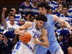 Boozer, Duke No. 1, mengambil alih setelah turun minum dan mengalahkan rival peringkat 17 North Carolina 76-61