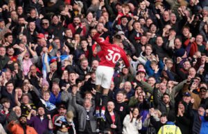 Man United sedang terbang tinggi setelah menang 2-1 melawan Crystal Palace. Arsenal menjamu Chelsea