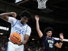 Favorit terus menang, tetapi jumlah kelompok March Madness yang sempurna terus menyusut