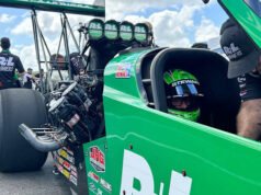 Baik atau buruk, Tony Stewart bersumpah untuk mempertahankan keunggulannya dalam persaingan melawan istrinya