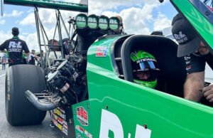 Baik atau buruk, Tony Stewart bersumpah untuk mempertahankan keunggulannya dalam persaingan melawan istrinya