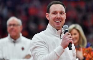 Syracuse mempekerjakan mantan penjaga bintang Gerry McNamara sebagai pelatih bola basket putra