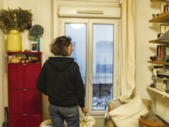 “Saya akhirnya mendapatkan kontrak permanen, tetapi pada tanggal 1 April saya mungkin akan berada di jalan”: penggusuran sewa, kekerasan sosial yang meledak-ledak