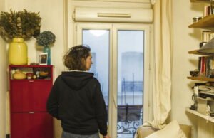 “Saya akhirnya mendapatkan kontrak permanen, tetapi pada tanggal 1 April saya mungkin akan berada di jalan”: penggusuran sewa, kekerasan sosial yang meledak-ledak