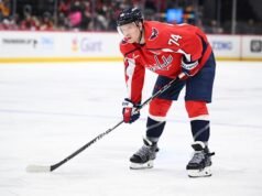 Bebek mendatangkan John Carlson, Sabres, dan Jaket Biru pada hari batas waktu perdagangan NHL