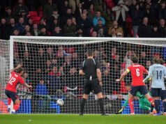 Wirtz Jerman menghancurkan pemain internasional Swiss dan Kulit Putih. Inggris kembali sebagai pahlawan dan penjahat