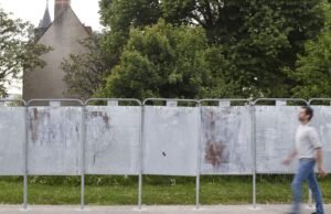 Bagaimana kita dapat menjelaskan peningkatan angka golput di kota-kota yang berpenduduk kurang dari 1.000 jiwa?