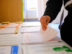 berapa banyak duel, segitiga atau segi empat?