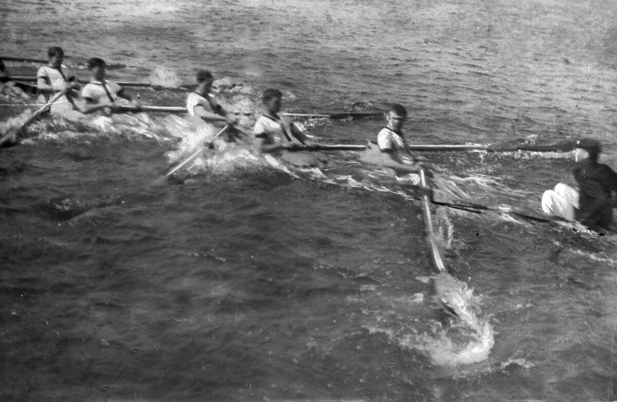 Awak kapal Oxford tenggelam saat balapan pada tahun 1912 Awak kapal Oxford tenggelam saat balapan pada tahun 1912