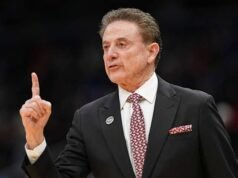 Direktur atletik St. John dikabarkan mengatakan Pitino telah menandatangani kontrak baru